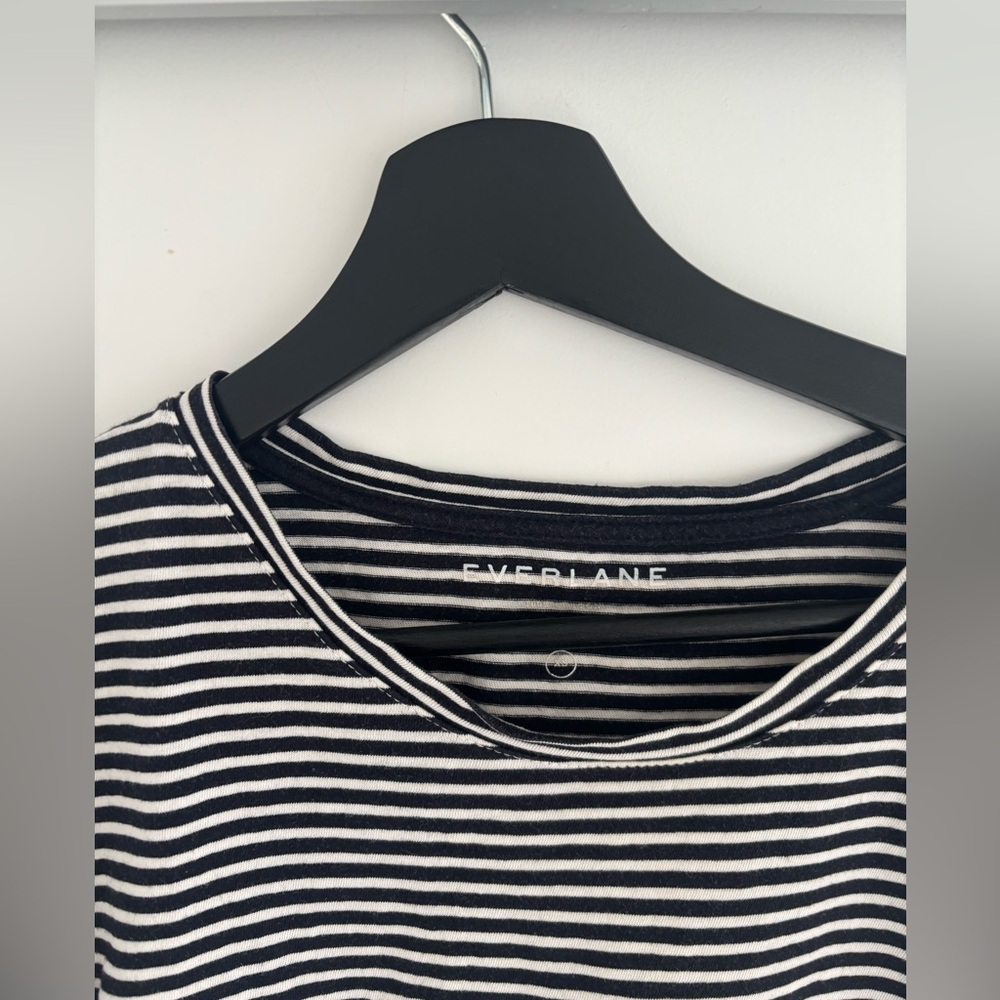 Everlane Navy and White Striped Short Sleeve Tee shirt - Picture 2 of 4